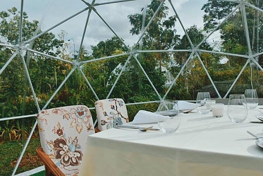 SINGAPORE HAS THIS ROMANTIC GARDEN DOME DINING PLACE!