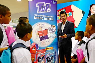 A BRIGHTER FUTURE WITH TOP CSR CAMPAIGN PROVIDES 500 STUDENTS WITH SCHOOL UNIFORMS!